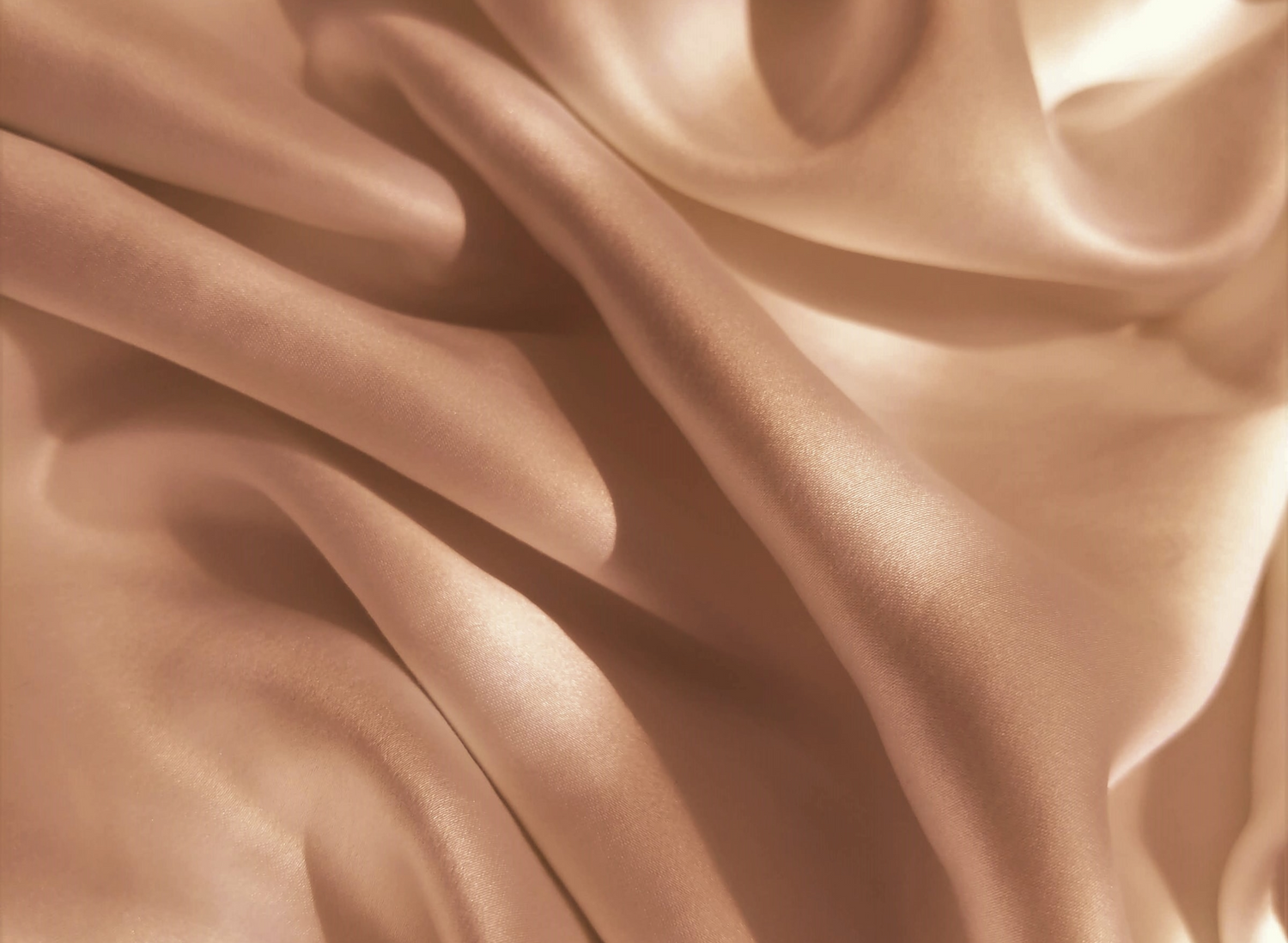 Why Should I Use A Silk Pillowcase? SumaNurica